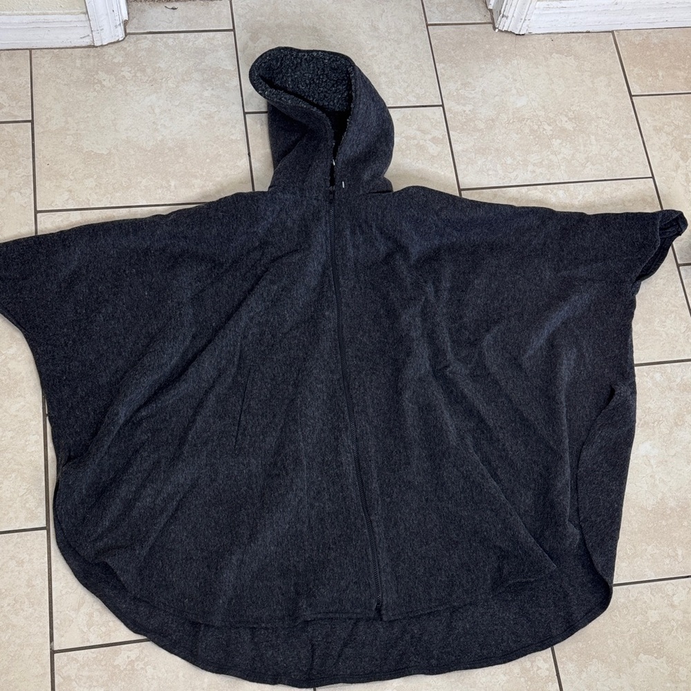 John Caruana Gray Heathered Wool Poncho Hooded with Zipper NWT Sz M